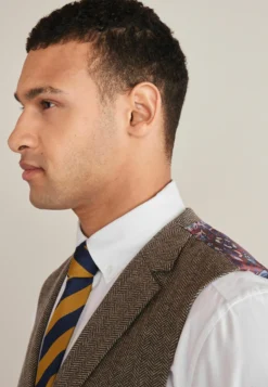 Next Nova Fides Herringbone - Gilet - Taupe Brown -Selected Homme Shop 186e8df3fc974fb39720937fbad60ced scaled