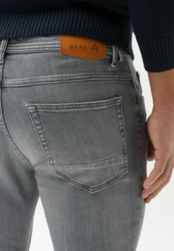 BRAX Style Chris - Slim Fit Jeans - Light Grey Used -Selected Homme Shop 191d34ec4e3b4b3daa1e7a362e26828e