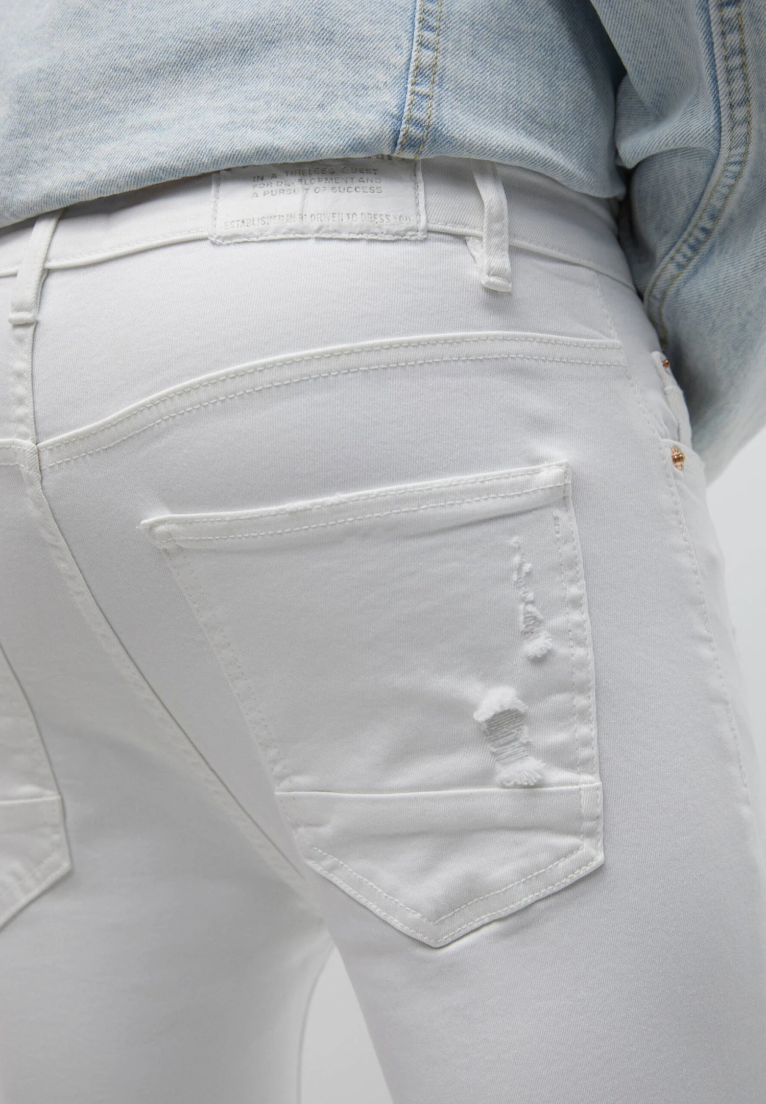 PULL & BEAR Ripped Carrot- Jeans Tapered Fit - White 5 PULL & BEAR Ripped Carrot- Jeans Tapered Fit - White - Afbeelding 5