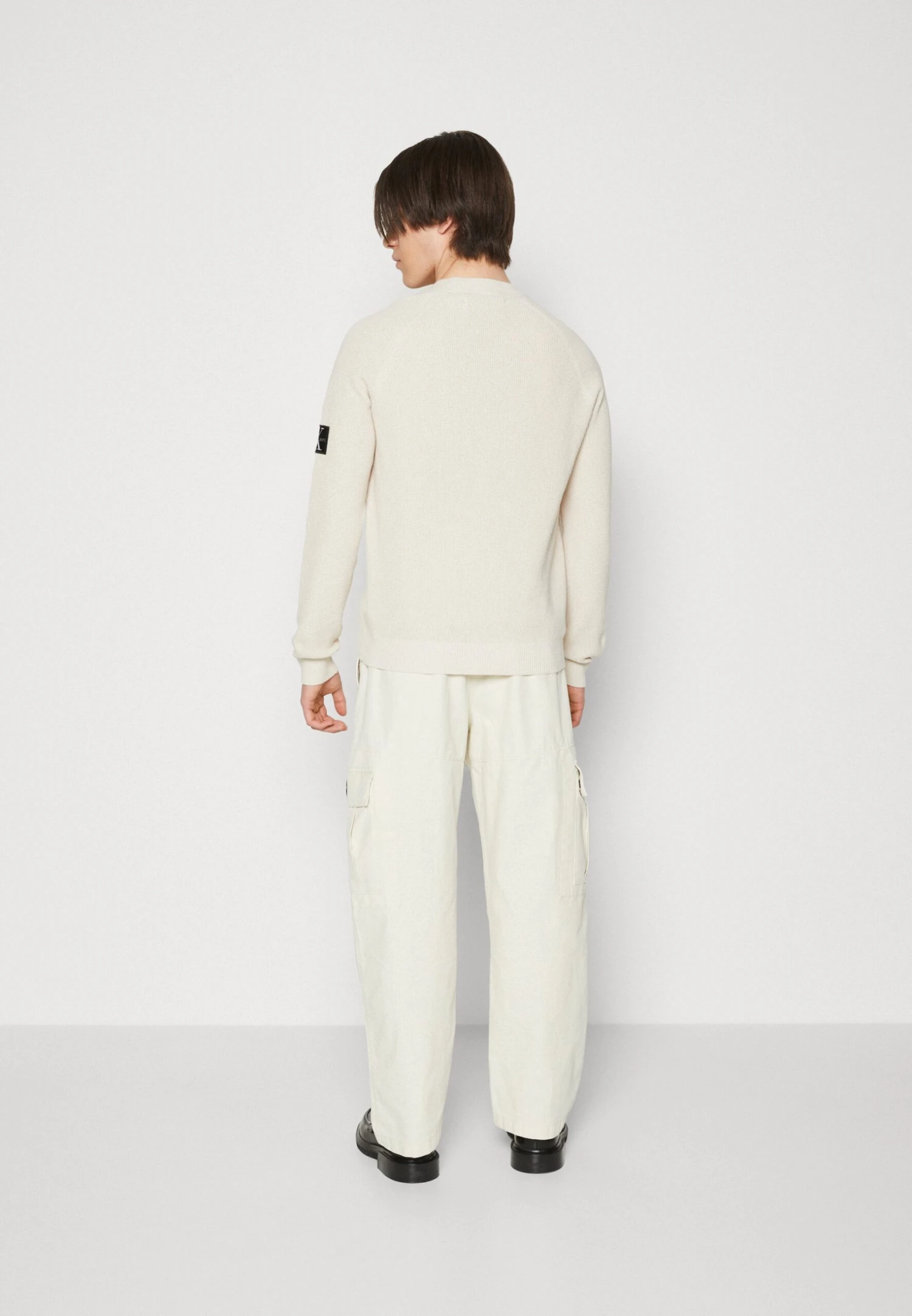 Calvin Klein Jeans Core Badge Sweater - Trui - Eggshell 3 Calvin Klein Jeans Core Badge Sweater - Trui - Eggshell - Afbeelding 3