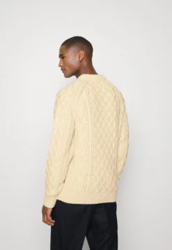 Indicode Jeans Bussel - Trui - White Asparges -Selected Homme Shop 344e127062754e809353f84b94be88e3 scaled