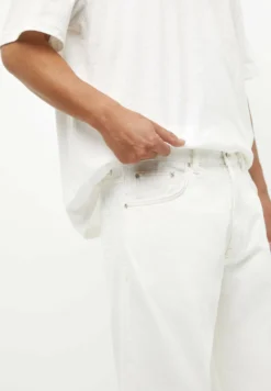 PULL & BEAR Wide Leg- Relaxed Fit Jeans - White 9 PULL & BEAR Wide Leg- Relaxed Fit Jeans - White -Selected Homme Shop 40edebdc75864032bfba769208018316 scaled