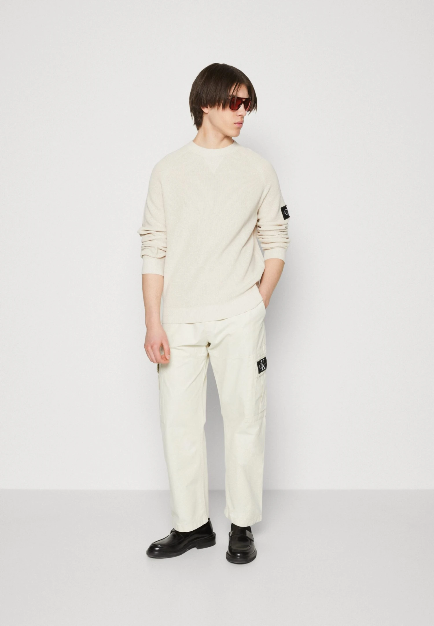 Calvin Klein Jeans Core Badge Sweater - Trui - Eggshell 2 Calvin Klein Jeans Core Badge Sweater - Trui - Eggshell - Afbeelding 2