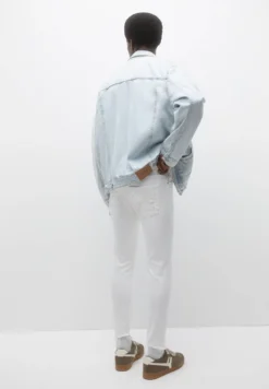 PULL & BEAR Ripped Carrot- Jeans Tapered Fit - White 10 PULL & BEAR Ripped Carrot- Jeans Tapered Fit - White -Selected Homme Shop 43565b55b9854f829f8016496d1a708d scaled