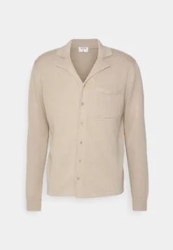 Filippa K Vest - Dusty Beige -Selected Homme Shop 498865c1a34145ec88c0b767b678bf79 scaled