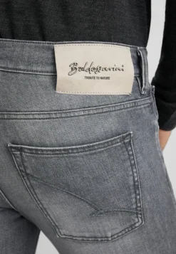 Baldessarini Tribute To Nature John- Slim Fit Jeans - Grau Used 10 Baldessarini Tribute To Nature John- Slim Fit Jeans - Grau Used -Selected Homme Shop 4c043ef7424c4b97a10a3648fc99d4b9 scaled