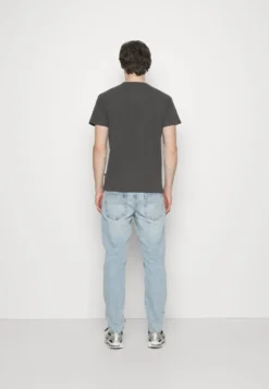 Only & Sons Onsav Lifei Carrot- Slim Fit Jeans - Light Blue 8 Only & Sons Onsav Lifei Carrot- Slim Fit Jeans - Light Blue -Selected Homme Shop 4f26463c4f284a86baf2f60b28e780a6 scaled