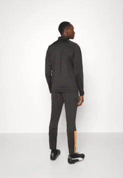 Puma Teamliga Tracksuit - Trainingspak - Black/Ultra Orange 7 Puma Teamliga Tracksuit - Trainingspak - Black/Ultra Orange -Selected Homme Shop 555be2345dbb4e02bcae524a6467fc65 scaled