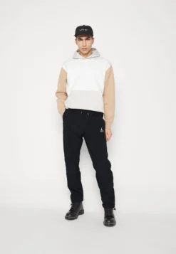 Jordan Warmup Pant - Trainingsbroek - Black/Sail 12 Jordan Warmup Pant - Trainingsbroek - Black/Sail -Selected Homme Shop 5c1dc62ca226455b9a1e518673227f90 scaled