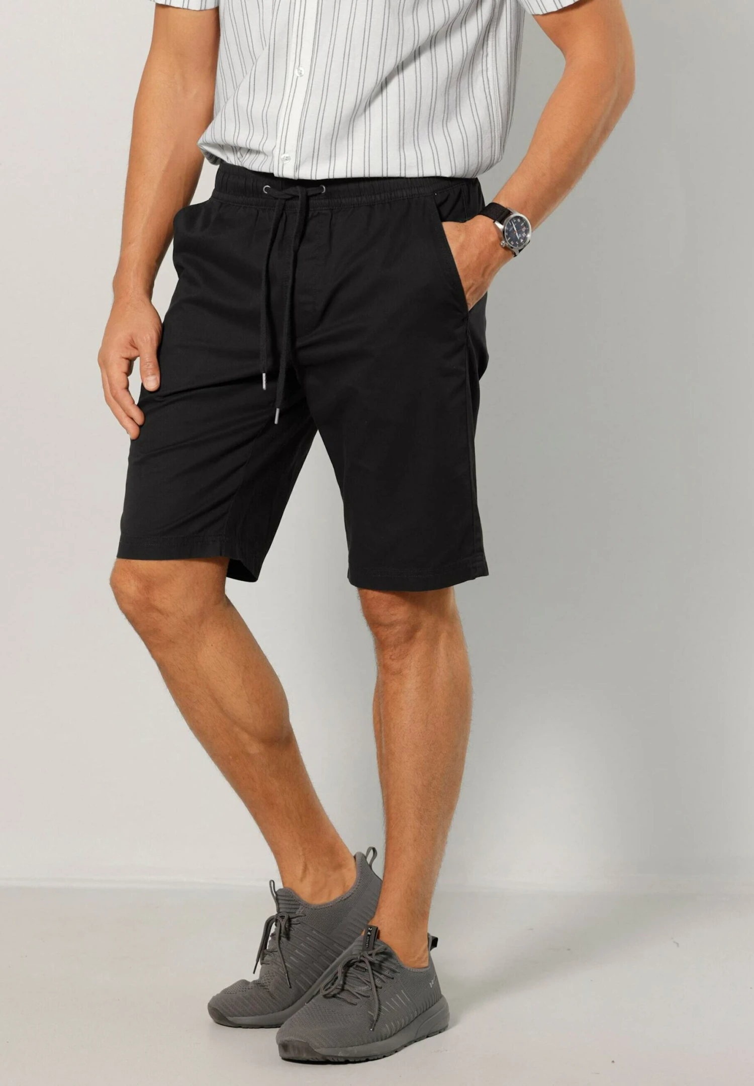 Schlupfbermuda - Trainingsbroek - Schwarz 1 Schlupfbermuda - Trainingsbroek - Schwarz