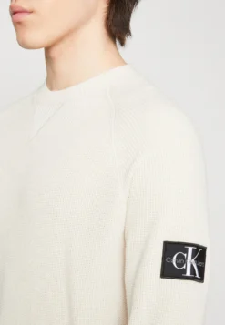 Calvin Klein Jeans Core Badge Sweater - Trui - Eggshell 11 Calvin Klein Jeans Core Badge Sweater - Trui - Eggshell -Selected Homme Shop 5e3d575e86db4044b761de49f6c54879 scaled