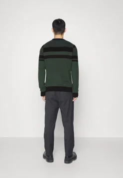 Boss Kastory - Trui - Dark Green 8 Boss Kastory - Trui - Dark Green -Selected Homme Shop 6cf2f7cd03384b1db04f1d68b3d652a3 scaled