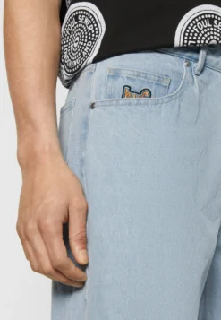 HUF Cromer Signature Pant - Relaxed Fit Jeans - Light Blue 13 HUF Cromer Signature Pant - Relaxed Fit Jeans - Light Blue -Selected Homme Shop 74dc64c0cd2d4ec2b4841e3d40bd8f9c scaled