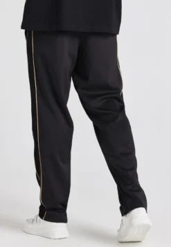 SikSilk Relaxed Fit - Trainingsbroek - Black -Selected Homme Shop 79361d06579243a792d9e413178e877f scaled