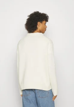 ARKET Sanit Oversized Crew - Trui - White 8 ARKET Sanit Oversized Crew - Trui - White -Selected Homme Shop 79ae01e69c8947a49c876b1b8081e59f scaled