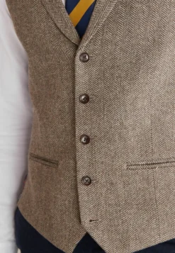 Next Nova Fides Herringbone - Gilet - Taupe Brown -Selected Homme Shop 7d6eec14ddc04572998d7892fb7ade63 scaled