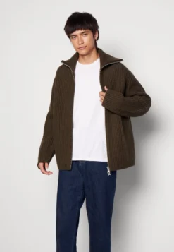 Edwin Cosmos Pant - Straight Leg Jeans - Nicola Blue Denim/Dark Marble 9 Edwin Cosmos Pant - Straight Leg Jeans - Nicola Blue Denim/Dark Marble -Selected Homme Shop 80ee74483d644212a8ffd0ff9bf34f88 scaled