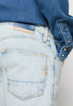 Scotch & Soda Ralston Regular - Slim Fit Jeans - Spring Clean 11 Scotch & Soda Ralston Regular - Slim Fit Jeans - Spring Clean -Selected Homme Shop 831eea9377744e56b9288f76b4e7dcb1 scaled