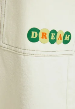 BERSHKA Carpenter Patches- Relaxed Fit Jeans - Beige 10 BERSHKA Carpenter Patches- Relaxed Fit Jeans - Beige -Selected Homme Shop 8e3f09097ccc42ada35ace573c12ac81 scaled