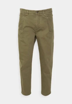 DRYKORN Kenn - Relaxed Fit Jeans - 2100 Green 8 DRYKORN Kenn - Relaxed Fit Jeans - 2100 Green -Selected Homme Shop 912b9d095e9541578ddf2c96e8b35e1a scaled