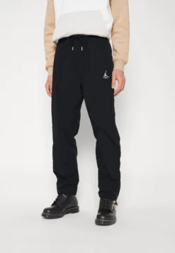 Jordan Warmup Pant - Trainingsbroek - Black/Sail 10 Jordan Warmup Pant - Trainingsbroek - Black/Sail -Selected Homme Shop 960e48534da94d49838ac430ddb16485 scaled