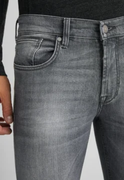 Baldessarini Tribute To Nature John- Slim Fit Jeans - Grau Used 9 Baldessarini Tribute To Nature John- Slim Fit Jeans - Grau Used -Selected Homme Shop 9ac195fc338449ee9ab7fb8ad89d4b49 scaled