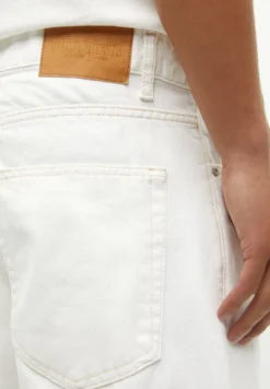 PULL & BEAR Wide Leg- Relaxed Fit Jeans - White 10 PULL & BEAR Wide Leg- Relaxed Fit Jeans - White -Selected Homme Shop afc6a26ee5c14d57902fe7ef4802a2fc scaled