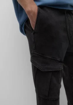 PULL & BEAR Basic Cargo- Jeans Tapered Fit - Black Denim 9 PULL & BEAR Basic Cargo- Jeans Tapered Fit - Black Denim -Selected Homme Shop b3d5f8ed11b948548fd472a7368c2930 scaled