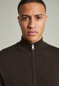 Matinique Mamason - Vest - Dark Brown -Selected Homme Shop b49424ebf50d49818784aa950c4d00f5 scaled