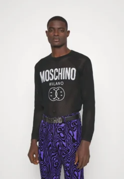 MOSCHINO Trui - Black 9 MOSCHINO Trui - Black -Selected Homme Shop b76f012d3d62420cb69766179ea0d601 scaled