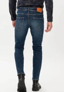 BRAX Style Chris - Straight Leg Jeans - Worn Blue 7 BRAX Style Chris - Straight Leg Jeans - Worn Blue -Selected Homme Shop ba6bebff93ef4ed3a4f408e97ecbd271
