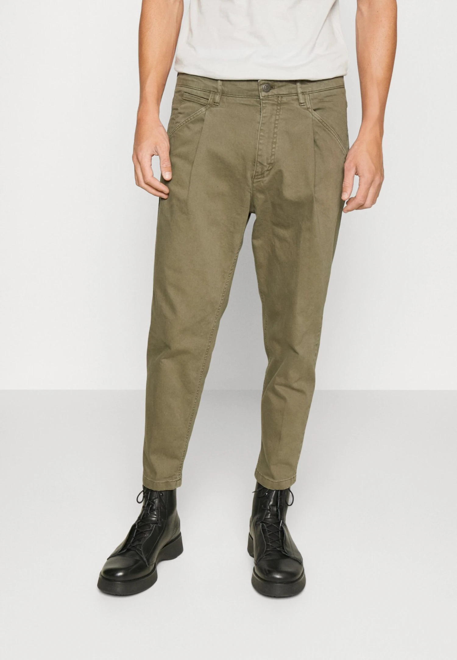 DRYKORN Kenn - Relaxed Fit Jeans - 2100 Green 1 DRYKORN Kenn - Relaxed Fit Jeans - 2100 Green