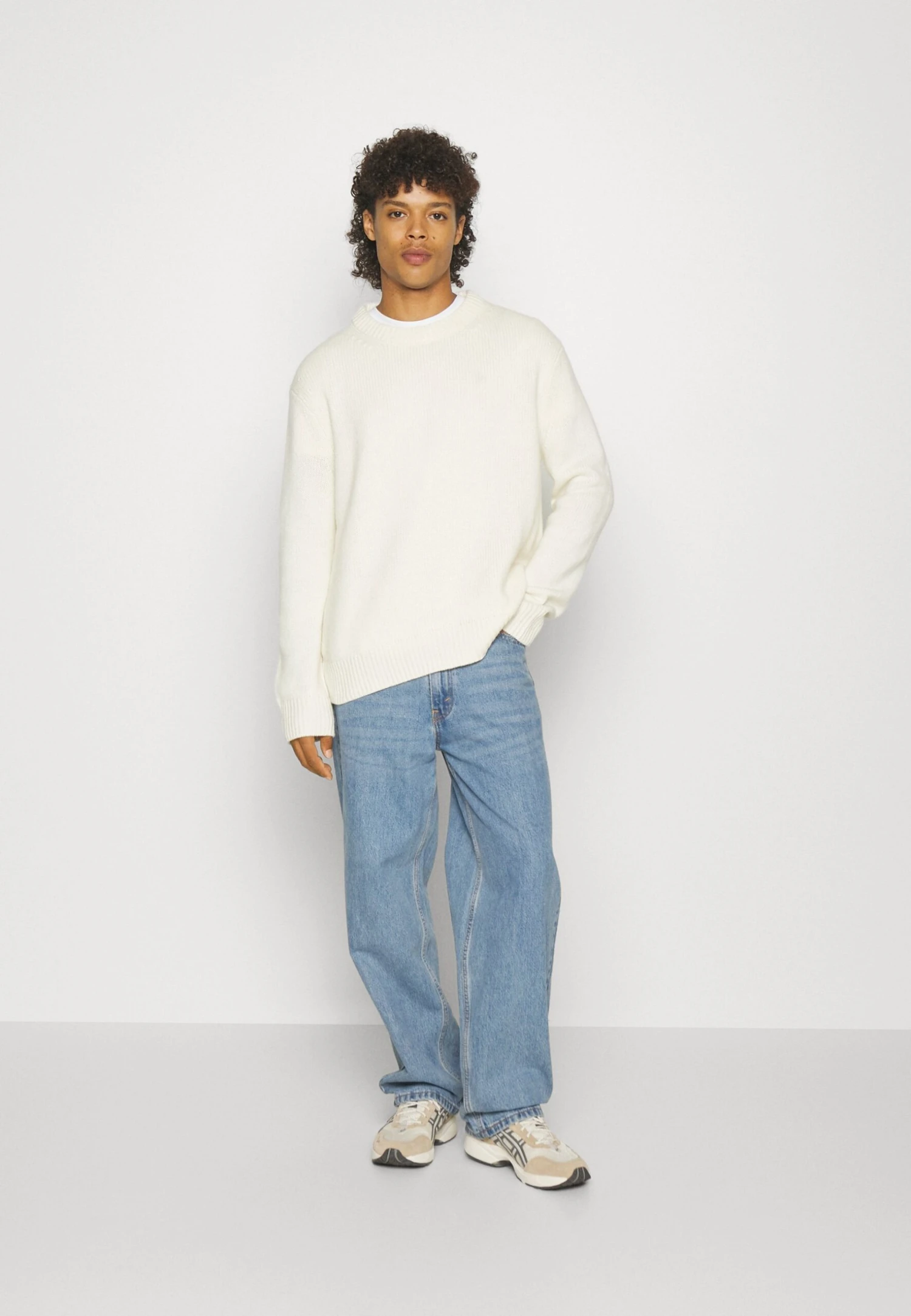 ARKET Sanit Oversized Crew - Trui - White 2 ARKET Sanit Oversized Crew - Trui - White - Afbeelding 2