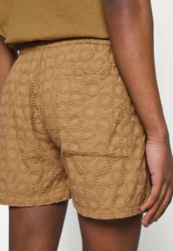 Circle Embroidered Sport - Trainingsbroek - Caramel 13 Circle Embroidered Sport - Trainingsbroek - Caramel -Selected Homme Shop c770cc2cb9814665b9cd8c54b6397c39 scaled