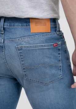 BIG STAR Terry - Straight Leg Jeans - Hellblau -Selected Homme Shop c9b09f5069bb40739f8e53fabd3efab3 scaled