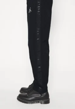 Jordan Warmup Pant - Trainingsbroek - Black/Sail 13 Jordan Warmup Pant - Trainingsbroek - Black/Sail -Selected Homme Shop cfb86a00104042f5bd21730327c58259 scaled