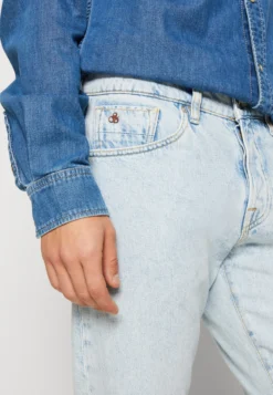 Scotch & Soda Ralston Regular - Slim Fit Jeans - Spring Clean 9 Scotch & Soda Ralston Regular - Slim Fit Jeans - Spring Clean -Selected Homme Shop d23df5a0bfd64e448a14cb36b0e2c42d scaled