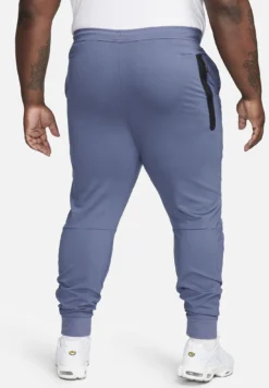 Nike Sportswear M Tech Jggr Lghtwht - Trainingsbroek - Diffused Blue 17 Nike Sportswear M Tech Jggr Lghtwht - Trainingsbroek - Diffused Blue -Selected Homme Shop d32c461261f3416b8b7032788886a7e2