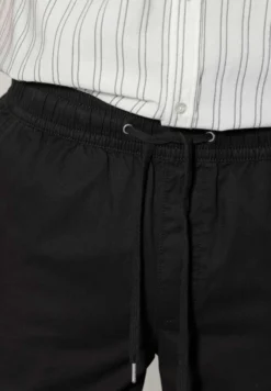 Schlupfbermuda - Trainingsbroek - Schwarz 17 Schlupfbermuda - Trainingsbroek - Schwarz -Selected Homme Shop d63ba0878bf8496280539efddd9dfbb9 scaled