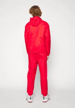 Nike Sportswear Club- Trainingspak - University Red/White 11 Nike Sportswear Club- Trainingspak - University Red/White -Selected Homme Shop db5eb4f124e94a22b8ae323d67e2d7cf scaled