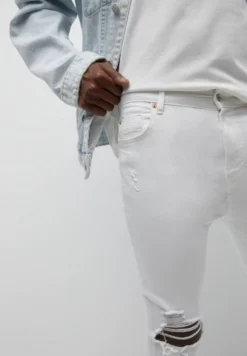 PULL & BEAR Ripped Carrot- Jeans Tapered Fit - White 11 PULL & BEAR Ripped Carrot- Jeans Tapered Fit - White -Selected Homme Shop e11ecc63d96f46828861dd3ee3448d7e scaled