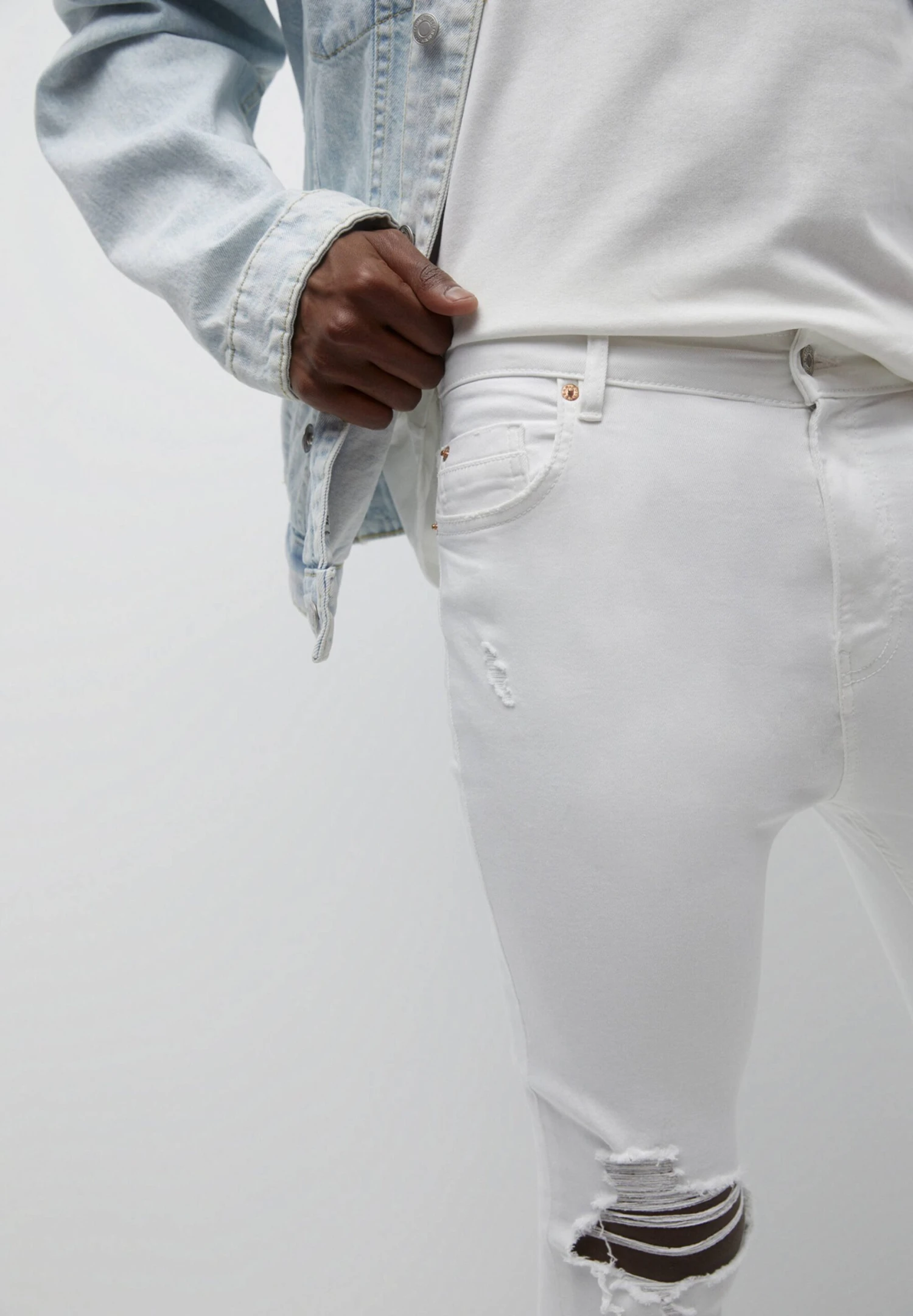 PULL & BEAR Ripped Carrot- Jeans Tapered Fit - White 4 PULL & BEAR Ripped Carrot- Jeans Tapered Fit - White - Afbeelding 4