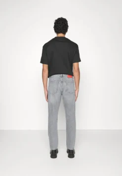 Hugo Relaxed Fit Jeans - Silver 7 Hugo Relaxed Fit Jeans - Silver -Selected Homme Shop e410718bcf2c4494a623301f94f8e212 scaled