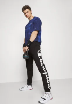 Champion Classic Cuff Pants Maxi Logo - Trainingsbroek - Black 9 Champion Classic Cuff Pants Maxi Logo - Trainingsbroek - Black -Selected Homme Shop e453002bafa141ffbb2ed574ce0f21a3 scaled