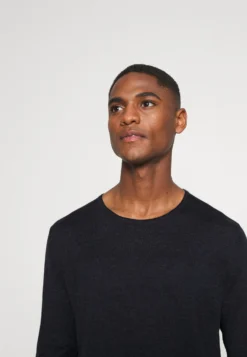 Selected Homme Rome LsCrew Neck B Noos - Trui - Dark Sapphire 13 Selected Homme Rome LsCrew Neck B Noos - Trui - Dark Sapphire -Selected Homme Shop eefd98db46c0416da96785789e9ee824 scaled