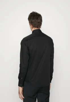 Emporio Armani Manica Lunga - Zakelijk Overhemd - Nero -Selected Homme Shop f61af7fdd11d42e4bb0c69cffc4e7982 scaled