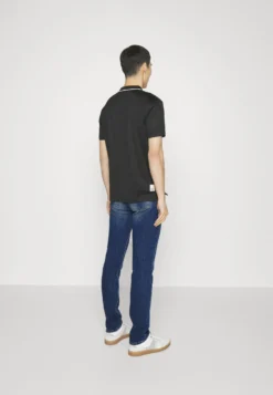 Emporio Armani 5 Pockets Pant - Slim Fit Jeans - Denim Blu 7 Emporio Armani 5 Pockets Pant - Slim Fit Jeans - Denim Blu -Selected Homme Shop fe43ddc2e7e643fbbc509afe6b89546f scaled